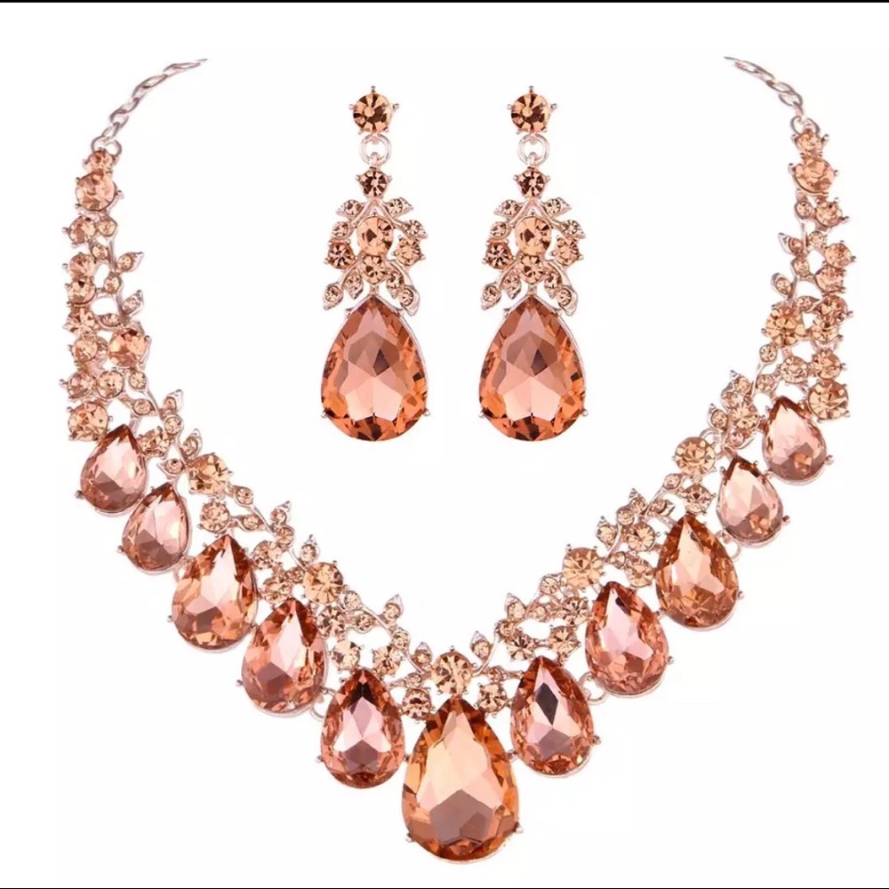 🎉Price drop🎉New Gorgeous peach Necklace set